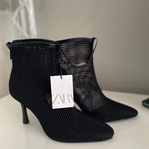 Zara brand boots with zipper